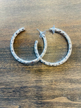 Load image into Gallery viewer, Hammered Hoop Earring