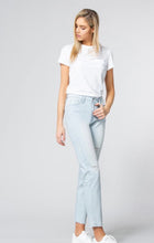Load image into Gallery viewer, Milly High Rise Mom Jeans- Light Wash